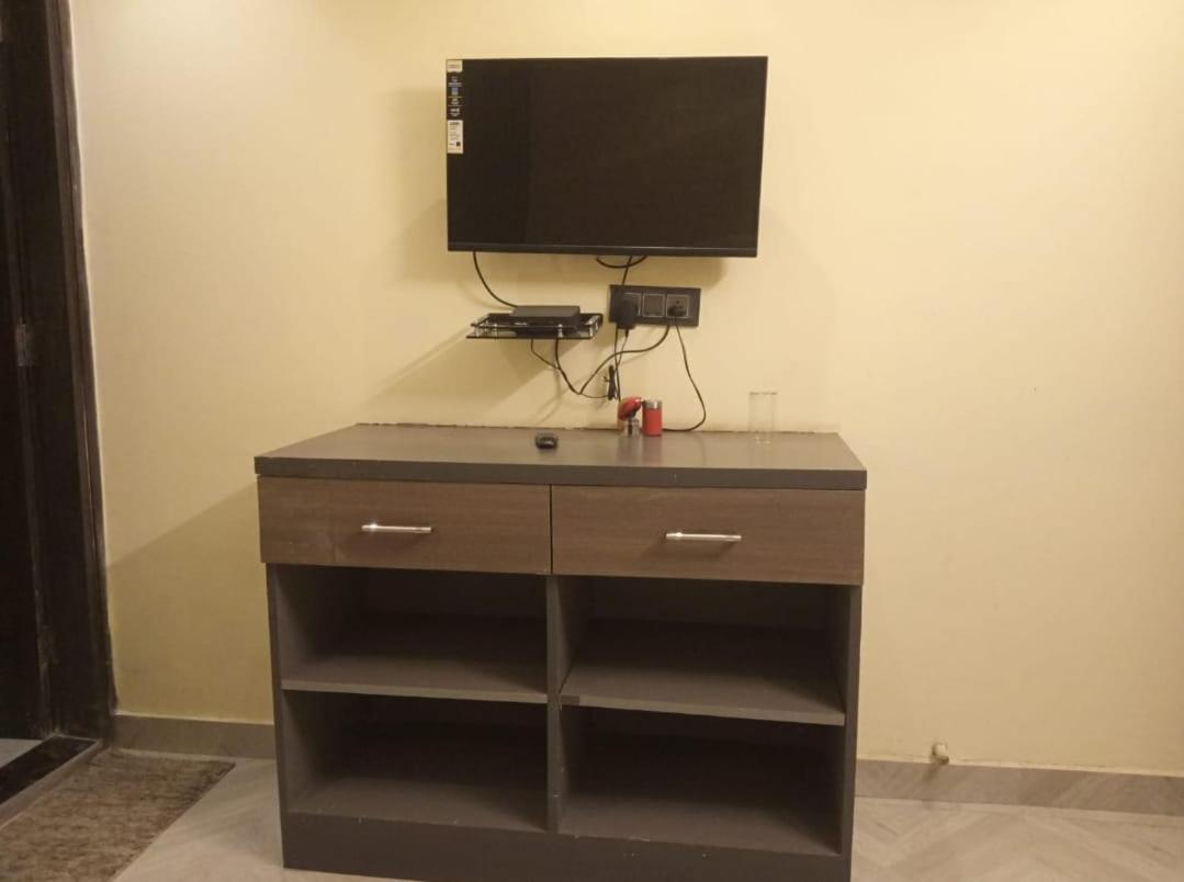 Hotel Kritika Greater Noida Zewnętrze zdjęcie