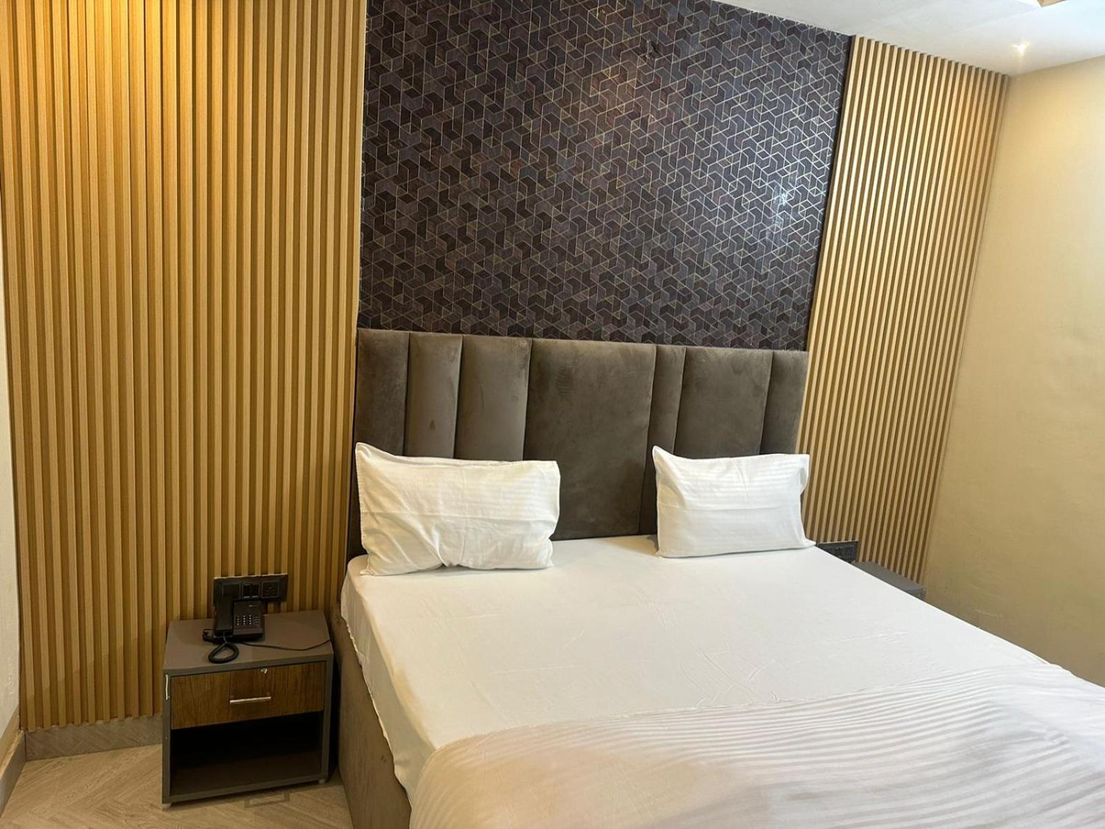 Hotel Kritika Greater Noida Zewnętrze zdjęcie