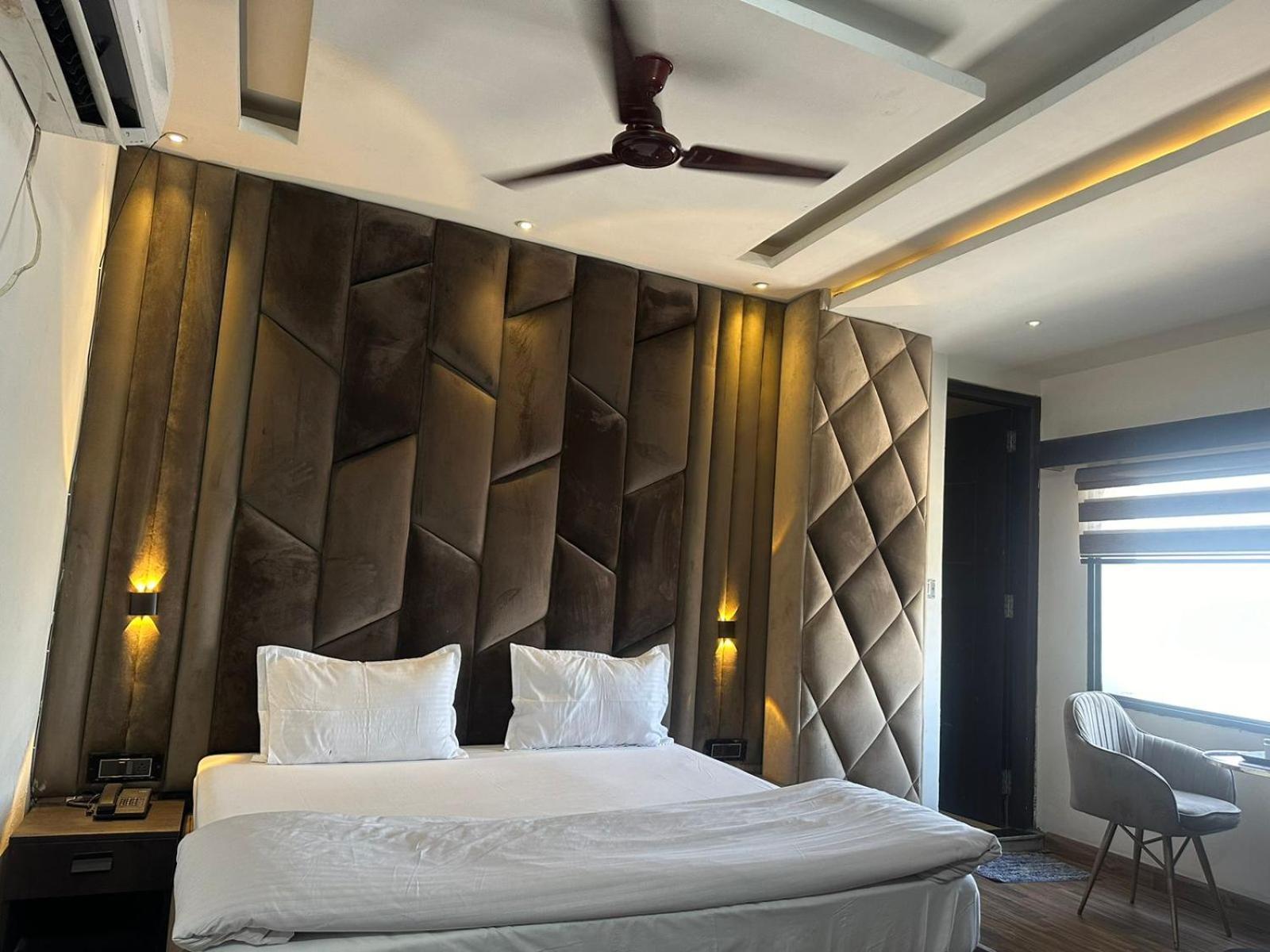 Hotel Kritika Greater Noida Zewnętrze zdjęcie