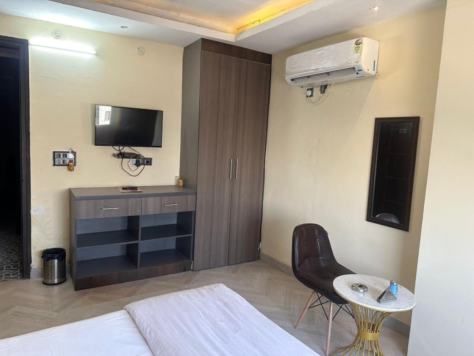 Hotel Kritika Greater Noida Zewnętrze zdjęcie