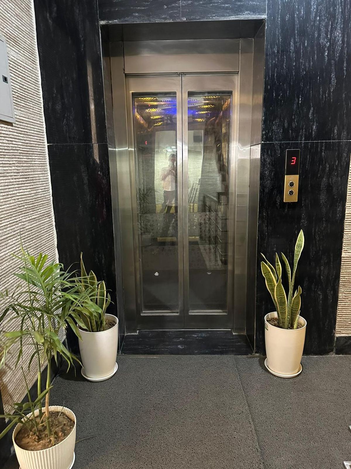 Hotel Kritika Greater Noida Zewnętrze zdjęcie