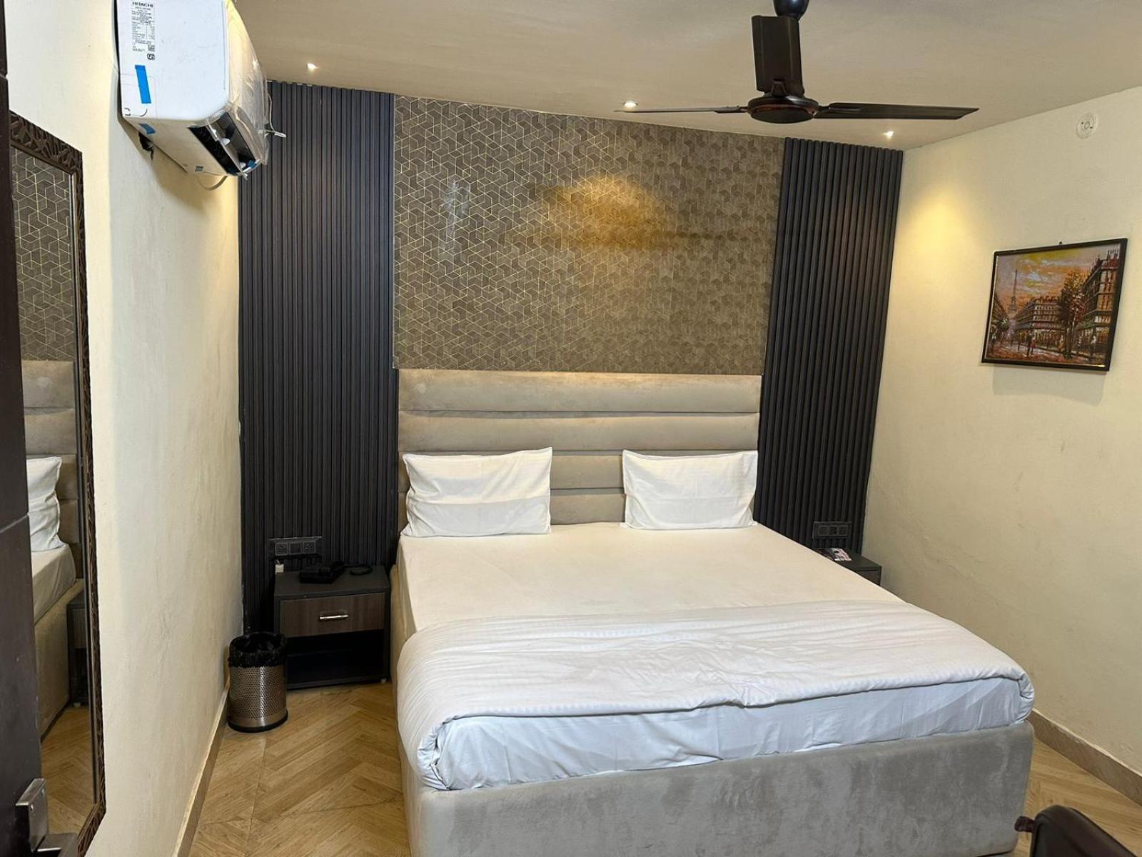 Hotel Kritika Greater Noida Zewnętrze zdjęcie