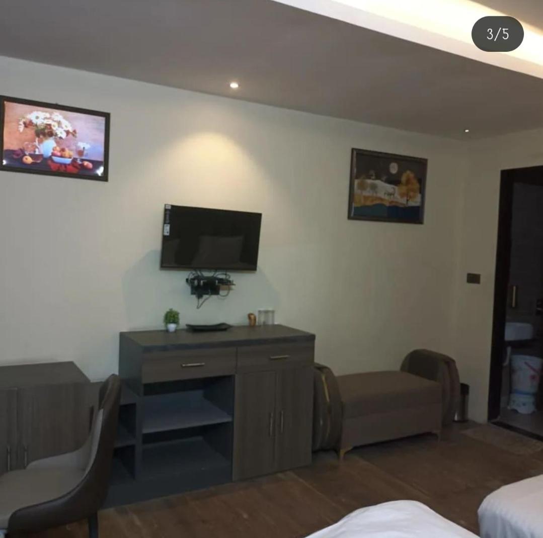 Hotel Kritika Greater Noida Zewnętrze zdjęcie